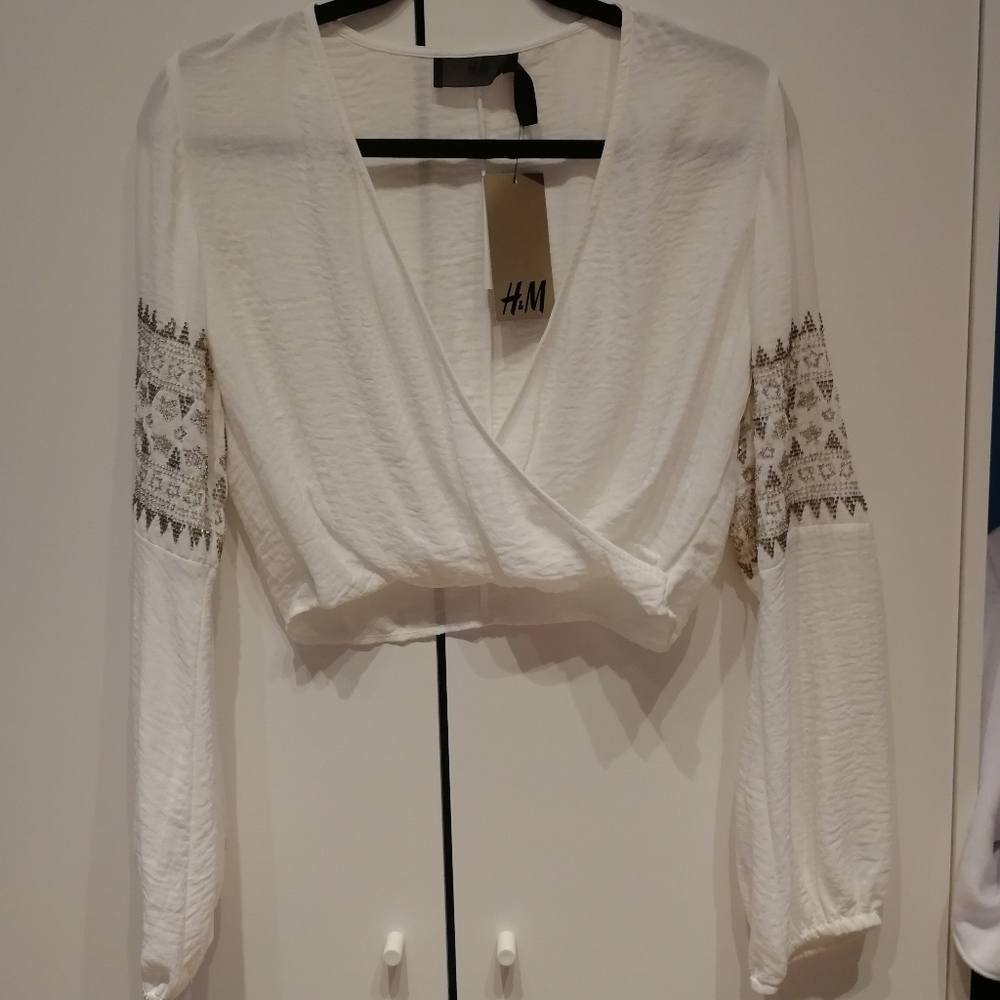H&M Embellished beaded White Surplice Wrap Crop top Size 8 NWT